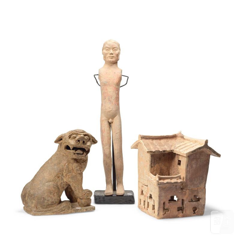 漢 陶屋、陶立俑及犬俑 | A POTTERY MODEL OF A HOUSE, A TERRACOTTA 'STICK' FIGURE AND A GLAZED BUDDHIST LION DOG